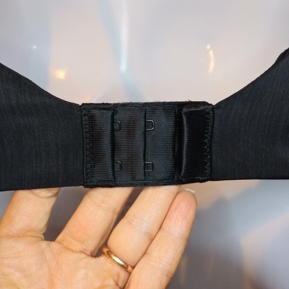 Vanity Fair Black Illumination Stretch Cup/Convertible Strap Bra Style #75337 - Picture 7 of 9